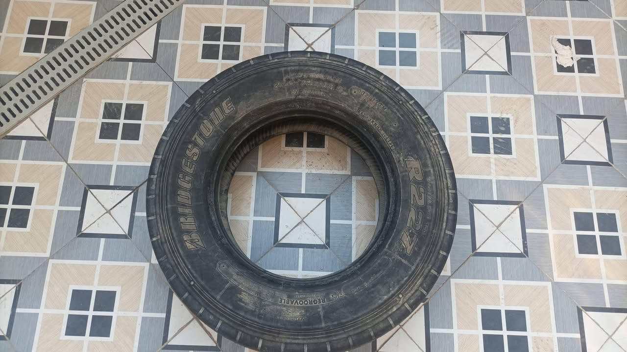 للبيع 5 تايرات Bridgestone
 القياس: 235/75R15
🇯🇵 صناعة: اليابان
 مستعملة، والحالة موضحة بالصور
 السعر: 25 ألف دينار للتاير الواحد
📍 المكان: الديوانية – حي النهضة
📱 واتساب: ***********
