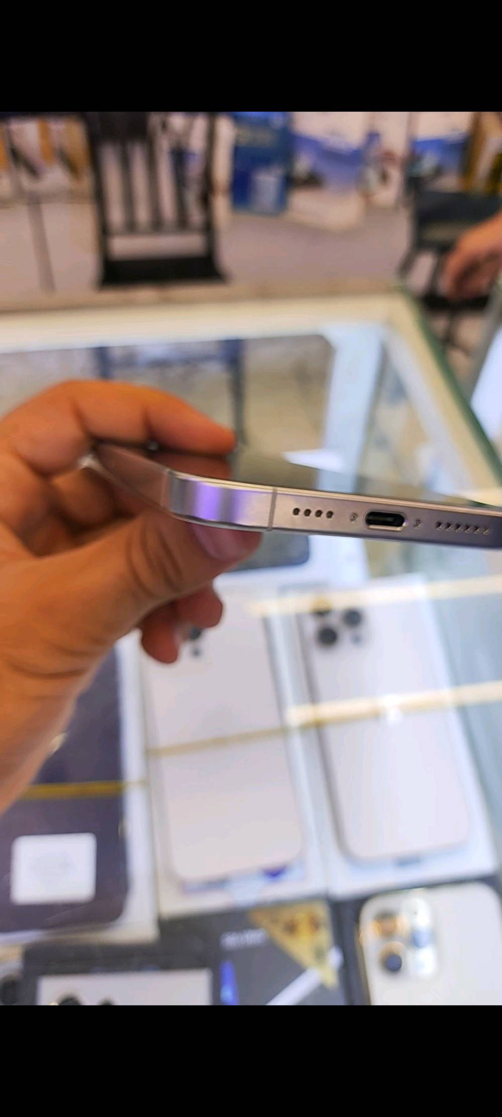 📱 للبيع iPhone 16 Pro Max
🔸 اللون: أبيض 🤍
🔸 الذاكرة: 256GB 💾
🔸 الموديل: عربي إماراتي AE 🇦🇪
🔸 الشريحة: شريحتين 📲
🔸 الحالة: وتر، لا مفتوح ولا مبدل بيه أي شيء ✅
🔸 الكفالة: كفالة كاملة من الألف للياء 🔒
🔸 نظافة الجهاز: 100% ✨
🔸 نظافة الشاصي: 100% 💯
🔸 البطارية: 92% 🔋

⚠️ ملاحظة:
الجهاز بيه شامة صغيرة جدًا وبسيطة، حجمها ما يتعدى حجم حبة السمسم، والشامة موضحة بالفيديو بشكل واضح 🎥

💰 السعر: مليون وخمسين ألف دينار

📍 الموقع: بغداد – الحرية
📞 للتواصل: ***********

🚚 متوفر توصيل لجميع محافظات العراق 🇮🇶