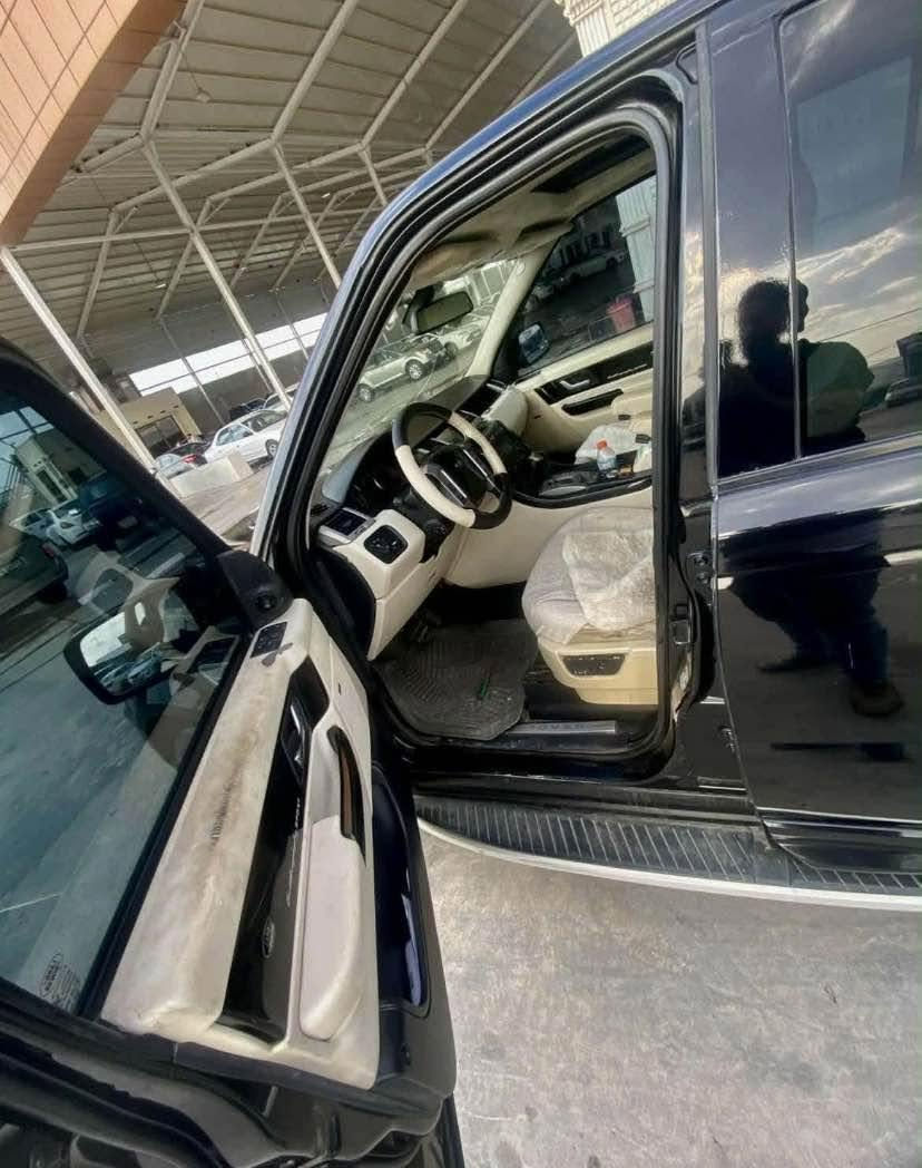 تەنها 68گەڵا
ڕەنج ڕۆڤەر مۆدێل 2008
هەشت بستۆن سۆپەرجارج تۆماتیک دەبڵ ئەکسل 
ڕەقەم کەرکوک بەشەرتی وەکالە  بکە ناو خوتەوە سەنەوی عاجە کامل سیرفس کراوە نمونەیە لە جوانی ناو کرێمیە دەبلەکانی بەشەرت بەرز و نزمی پئ بکە چوار تایەی لۆکی لەژیرە لایت و زینۆن چرکەی تیا نیە نرخی 68 گەڵا و مەجالی تیایە گۆڕینەوەش اکەم بە شتیک بەدلم بیت شوین کەلار
ژ.م***********
*********** كالار, السليمانية
