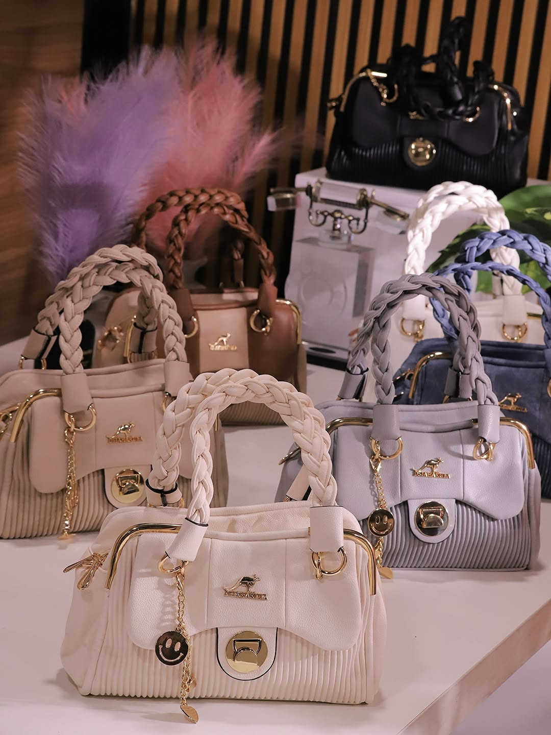 الجنطة تجنن😍كوالتي عالي جلد سوفت🦋

السعر ٢٠ الف …. حجم متوسط .. ٢ خانات 

❤️توصيل متوفر

نجف وجميع محافظات العراق 
للطلب راسلي وتساب 👇🏻

***********

العنوان النجف حي الحسين شارع كميل بن زياد
اوقات العمل من ٣ ظهراً حتى ١٢ مساء

