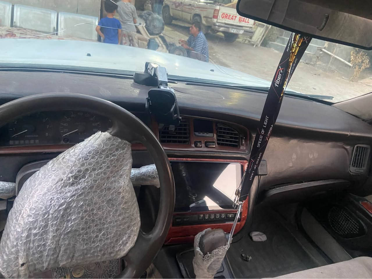 سياره بطه متصل لون ابيض السياره لا كصه ولا ضربه ولا نقل رقم بغداد السيار كير مكينه كفاله الغرفه مالته ولا زلغ بيه شاشه ايباد تبريد ثلج منضومه مال راس الثور فاناس شاهينه  بيه ملاحضات بالقماره سايمه ٤٠وبيه مجال الشراي ما اوكف اويا البصرة, العراق
