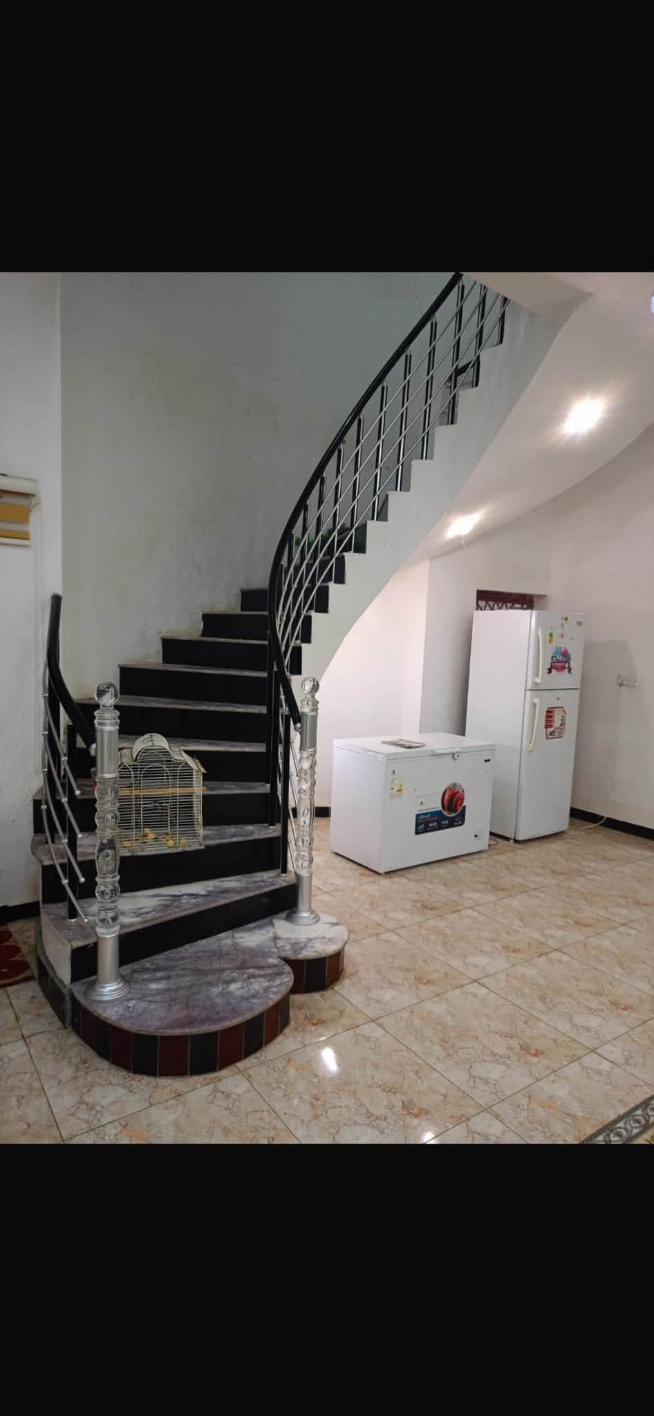🏡 دار البيع زراعي 

📐 المساحة: 325م² 

🏠 بناء حديث سنه 2023

✨ تفاصيل العقار:
• 
• غرفتين وصاله و مطبخ حار و بارد واستقبال و صحيات داخليه وخارجيه

📍 الموقع: مقابيل محطه السرور – قرب بيت حجي  
   حمود 

📞 للاستفسار ومعاينة العقار:
***********

🏢 زورونا في مكتب ( العاصمة للعقار)
📍 العنوان: بداية شارع مستشفى الشطرة العام

نص مكتوب في الصور:
- Infinix ZERO X PRO