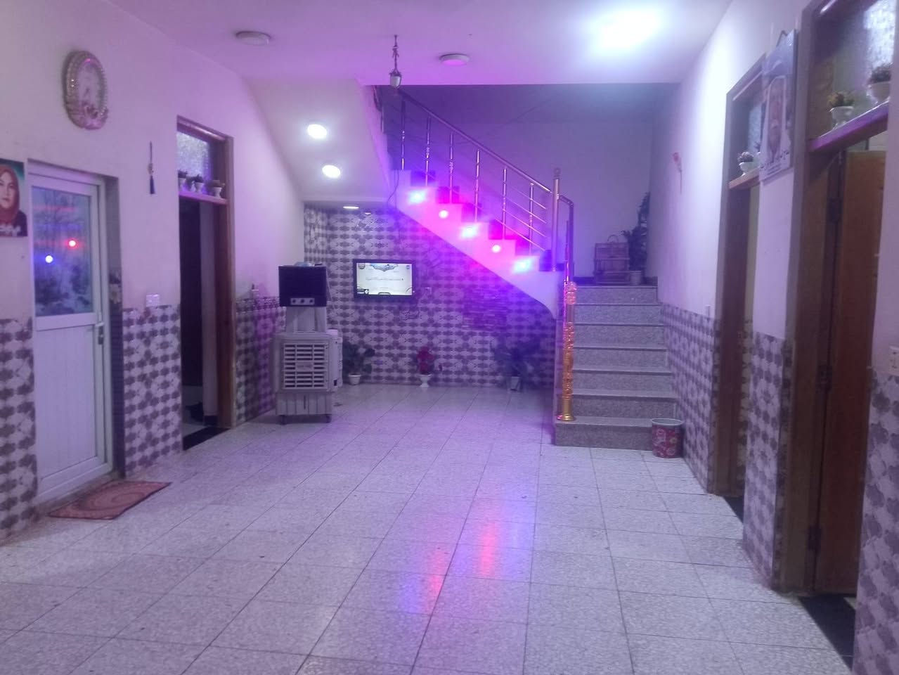 دار للبيع 
200م -10*20- طابق ونصف - طابو زراعي سند ٢٥
الطابق الأول:گراج سياره-مدخلين استقبال كبير-مطبخ كبير-صاله داخليه كبيره-غرفه نوم عدد 2 
الطابق الثاني:غرفه نوم كبيره-سطح امامي+سطح خلفي 
العنوان : الأمين الثانيه-سكينه وگريات-مقاطعه ٢على٩ 
رقم الهاتف : ***********
                 : ***********
