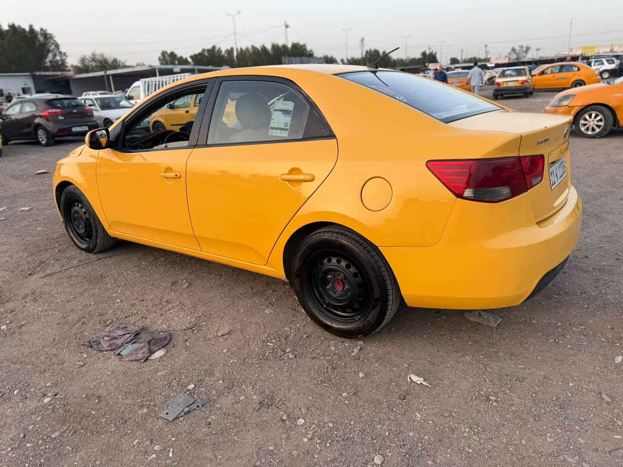 السلام عليكم 
سيراتو 
موديل 13
محرك 1600
رقم بغداد بأسمي 
سنويه جديد 
مبدل مخرك رمبه جديد 
تبريد ثلج 
عارضها  82 وبيها مجال للشراي 
مكاني بغداد الدوره 
رقمي ***********
