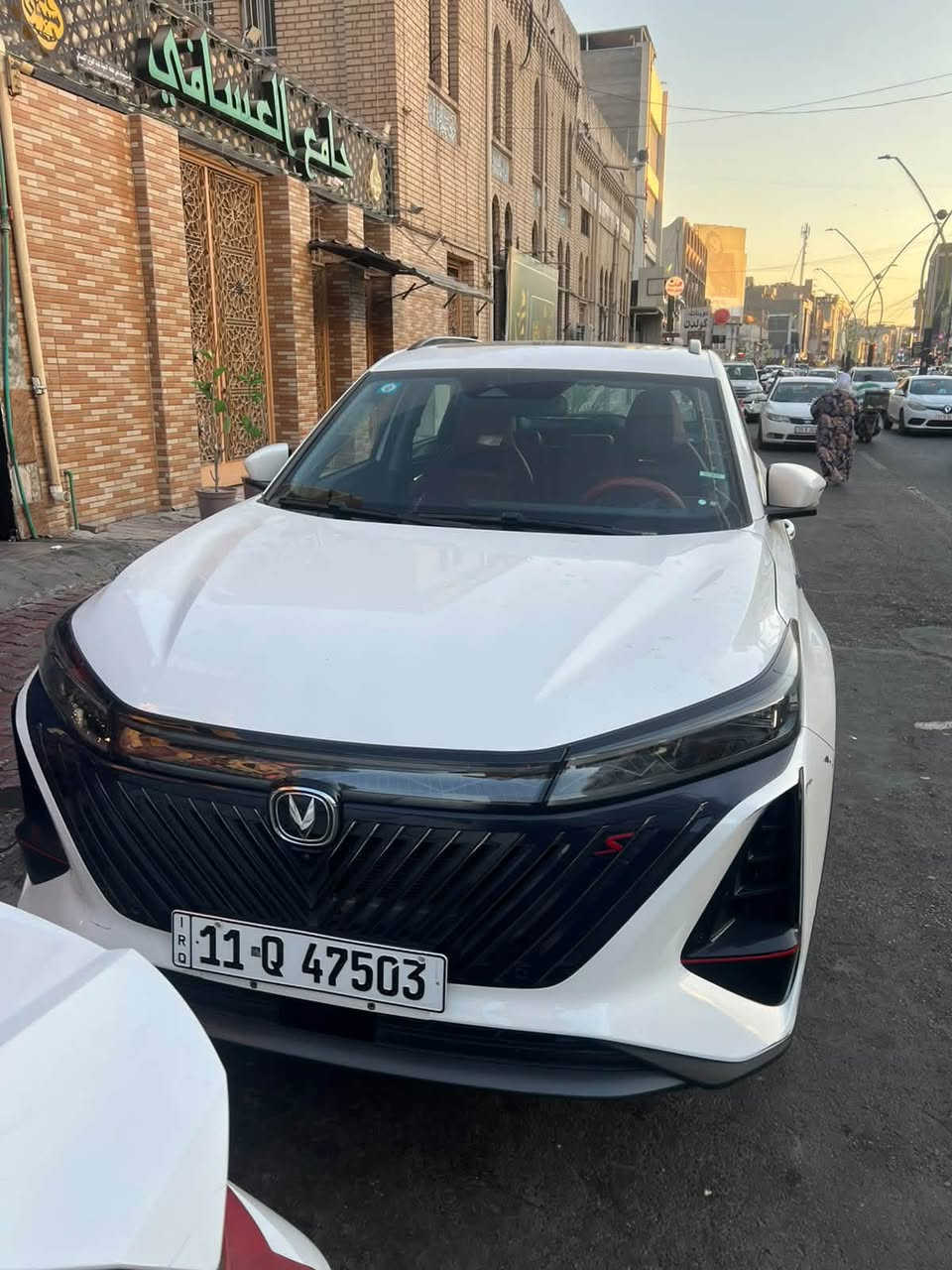 السلام عليكم 
للبيع
 CS75 Plus 2025شانجان 

 رقم بغداد مكان سياره بغداد
 ماشيه 30الف كيلو
محرك 2.0 Turbo ،ناقل الحركة  اوتوماتيكي
8 سرعات ،مصابيح امامية و خلفية ليد،4 كاميرات و 12 حساس امامي و خلفي

مواصفات السيارة :
فتحة سقف بانورامية،صندوق خلفي كهربائي أنوار ضباب أمامية – هالوجين،كشافات ضباب خلفية،أربع مخارج للعادم،نظام تنبيه عن اقتراب سيارة من الخلف
شاشة معلومات وترفيه بقياس 12 بوصة وشاشة عدادات رقمية بنفس القياس، مع مكبرات صوت عددها 8 سماعات ومكيف هواء متعدد المناطق ومنافذ USB وتدعم المقاعد الأمامية ميزة التهوية. بجانب 6 وسائد هوائية مع عجلة القيادة
أنماط قيادة (عادي – اقتصادي – رياضي- مخصص)
تحكم بوضعية المقود (يدوي)
التحكم بوضعية كرسي السائق بستة اتجاهات
التحكم بوضعية كرسي الراكب بأربعة اتجاهات
ذاكرة مقعد السائق عدد ٣ 
عرض محتوى الجوال على الشاشة
مثبت سرعة تفاعلي
ونظام مراقبة النقط العمياء وكاميرا بزاوية 360 درجة وشاشة قفل مركزي ونظام الدخول والتشغيل بدون مفتاح ونظام مراقبة النقاط العمياء ونظام تحذير التصادم الأمامي والخلفي ونظام الحفاظ على المسار وتنبيه الخروج عن المسار ونظام الإضاءة الذكي.
مثبت سرعة متكيف رادار ACC
ثبات الكتروني 
نظام السياره ذكي 
عنده القفل يغلق الابواب والزجاج  و البانوراما تلقائي 
فرامل طوارئ ذاتية AEB
مانع انزلاق TCS
مساعد صعود المرتفعات HHC
مساعد نزول المنحدرات HDC
تحذير الاصطدام الأمامي FCW 
حساسات أمامية و رادار امامي
حساسات خلفية و رادار خلفي
التشغيل بضغطة زر
التشغيل عن بعد
مراقبة ضغط الاطارات TPMS
كشف المنطقة العمياء BSD
تحذير مغادرة المسار LDWS
البقاء في المسار LKAS
بريك الكتروني EPB
أوتو بارك APA
حادث سياره بابتين تبديل نفس اللون عكس السايق وايرباك برده وكش طاك وصور الحادث موجوده وسياره كلش نظيفه 
السعر 27 مليون وبيه مجال للشراي
الاتصال ***********
