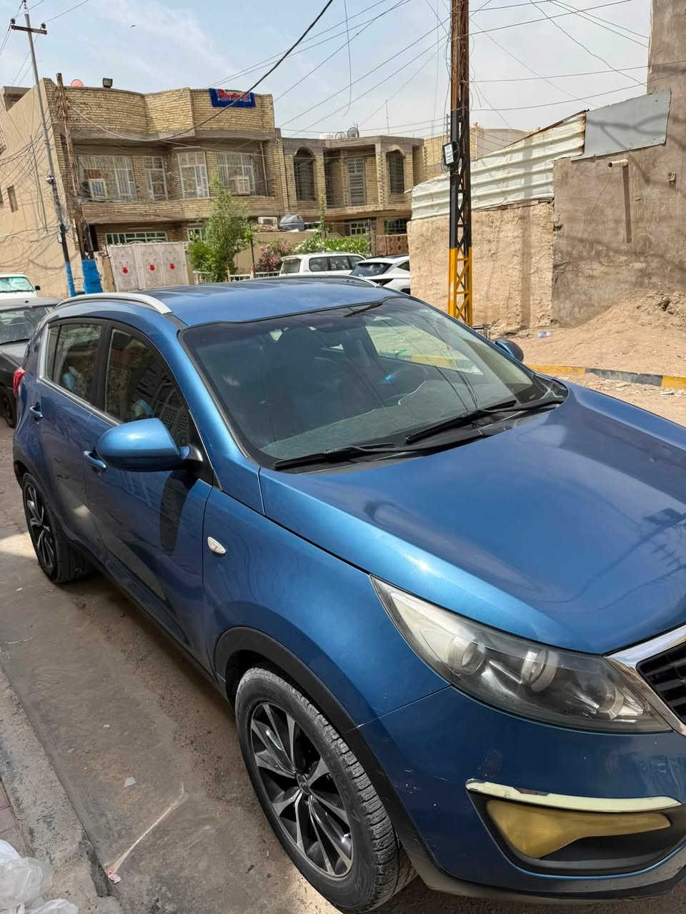 السلام عليكم مكلف بالنشر
🚗 كيا سبورتج 2015 خليجي للبيع 🚗
المواصفات:
 النوع: كيا سبورتج (Kia Sportage)
 الموديل: 2015
 المواصفات: خليجية
 اللون: أزرق ميتاليك مميز
 الرقم: أربيل
 الداخلية: دواخل جلد بلونين (أزرق وأسود)، الغرفة حيل نظيفة وبحالة ممتازة
 الخارجية: ويل كب كروم رياضي، سكك سقف (Roof Rails)
الحالة العامة:
 محرك وكير وشاصي بشرط ونظيفة جاهزة
 للأمانة السيارة بيها بعض الشخوط واحتكاكات بسيطة بالكشر الخارجي اما السيارة بدون ضربة وموضحة كلها بالصور حتى تكون بالصورة
💵 السعر: 145 ورقة 
📞 للتواصل والاستفسار:
***********
