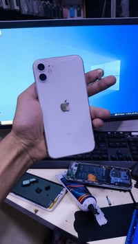 آيفون ١١ • ٦٤ • شاشه وبطاريه مبدله