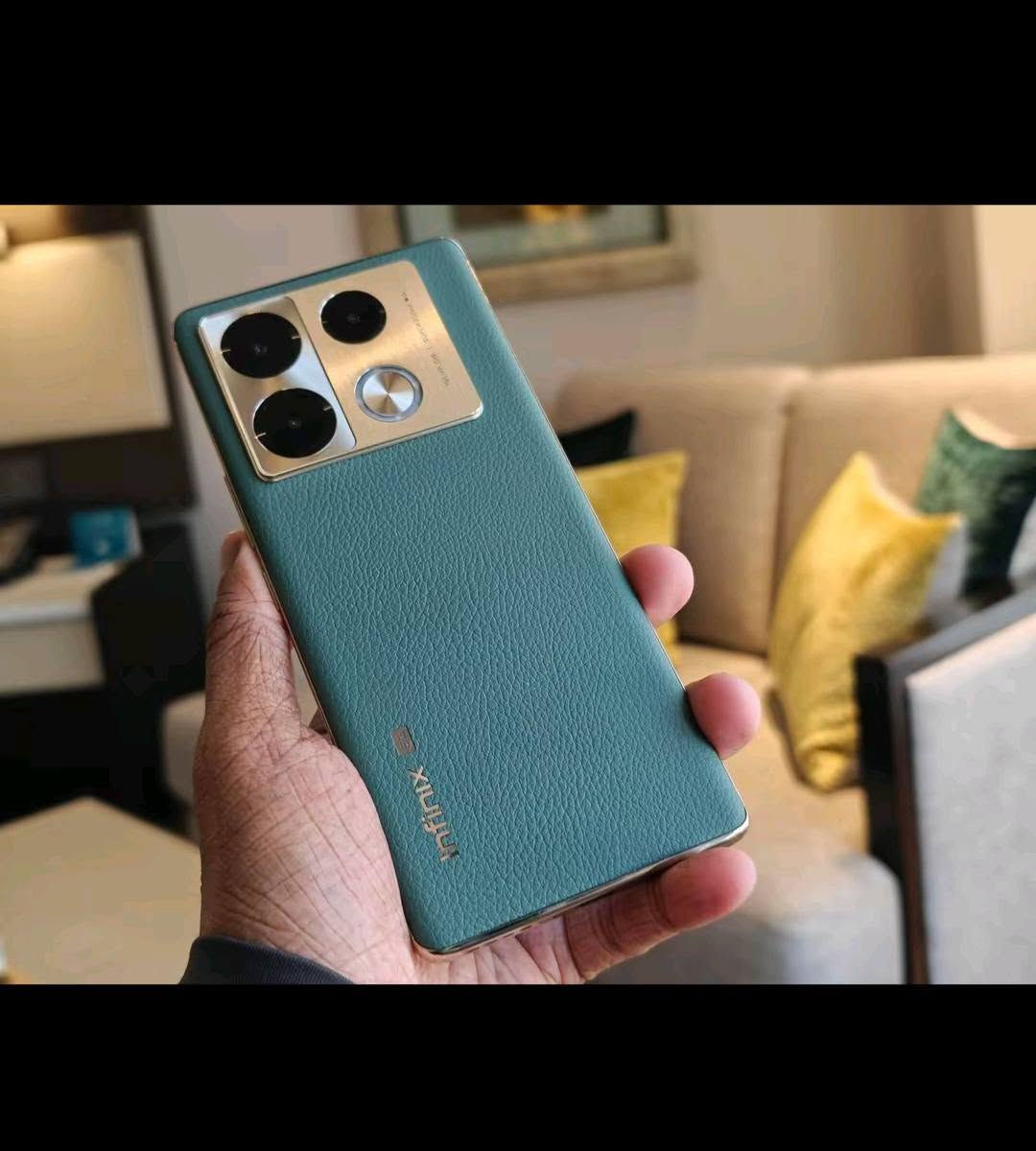 اسلام وعليكم
Infinix NOTE 40 Pro

ذاكره 256 
بس دكمه الي تقفل الجهاز واكعه سعرها الفين يمكن ممئثره اقفل الجهاز وفتحه من الشاشه بس اضغط عليها 

سعر 185 
بي مجال بصيط

*********** 

يرهم مراوس ب ايفون
