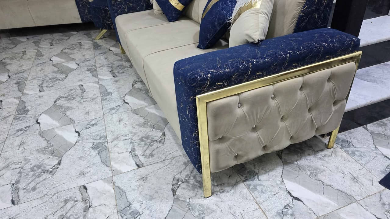 تخم مودرن شغل عراقي الخشب بليود تصميم تركي تزكام يتكون من 10مقاعد الكراسي عدد 2 وقنفه ثلاثية عدد 2 وثنائية عدد 1 وكوشات عدد 10 للبيع العنوان كوت الخاجية للاستفسار الاتصال على الرقم *********** دهل اوران, واسط
