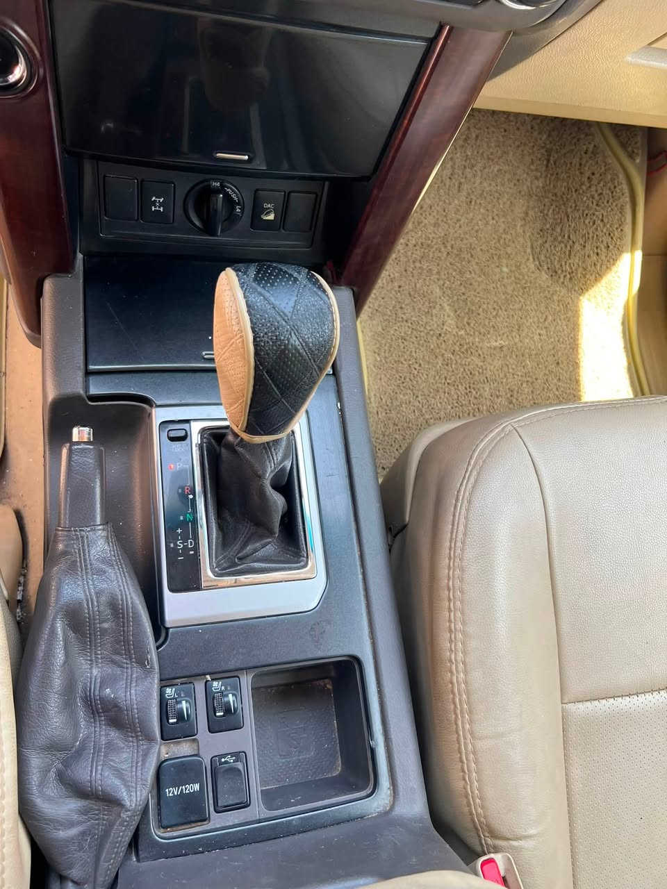 للبيع برادو vxموديل ٢٠١٤فول موصفات كفاله من الصبغ والتبديل ***********السعر  ٢٩٠ورقه رقم اربيل
