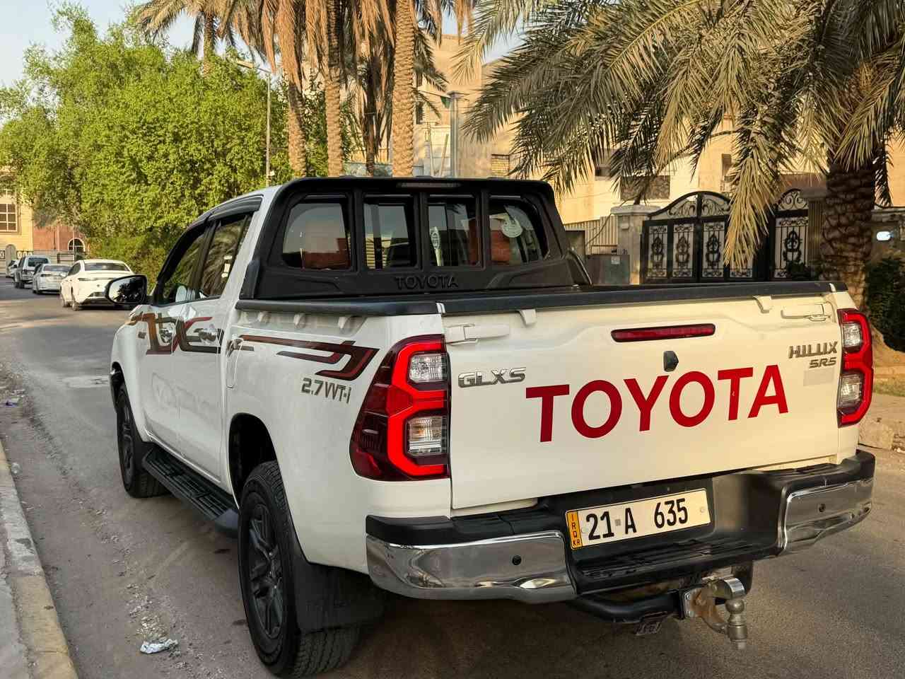 السلام عليكم 
للبيع بيكم هايلوكس موديل ٢٠٢١ 
خليجية فول للاخير 
ماشية 146 الف حقيقي 
السيارة بيه صبغ الباب الخلفية جهت الصدك 
ومكانين بارد صار بيه طخة 
رقم السيارة سلمانية مميز
والرقم وية السيارة
السيارة باسمي 
مكان السيارة زيونة 
السيارة جديدة وخير من الله 
سعر السيارة 28.800$
وبيه مجال بسيط 
***********
