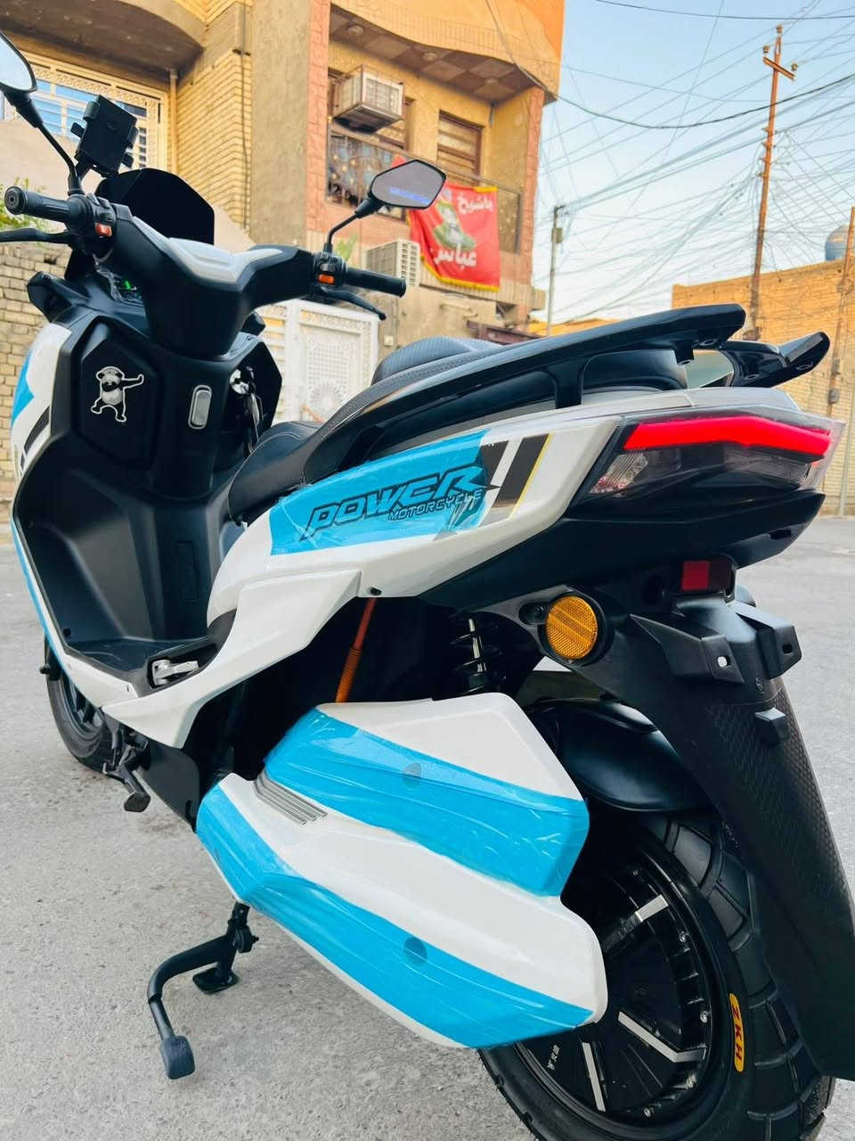 سلام عليكم ورحمه الله وبركاته
دراجه شحن T.MAX ..وكاله حسن وحسين GT شعار الاسد …ملف 3000 بطاريه ليثيوم 60 امبير ….عدد التحويلات 1.2.3.R ….ماشيه شي قليل جدا …سويجين +كارتين + بصمتين 
السعر مليون و250 وبيه مجال بسيط 
مكاني بغداد الزعفرانيه ***********
