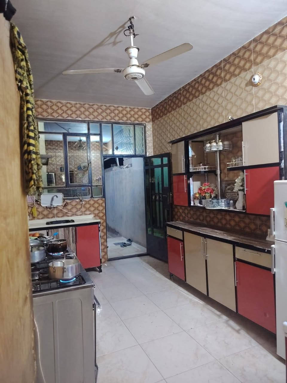 بيت للبيع مثنى الخظراء 
خلف مدرسة ابطال العروبة 
مساحة 181 متر واجه 7 وربع نزال 25 شارع 12 متر 
يتكون من 5 غرف نوم استقبال ومطبح عدد حمامات 3 
صالة كراج سيارة واسع 
للاستفسار مراجعة مكتب الحسني للعقار 
***********
***********
***********

