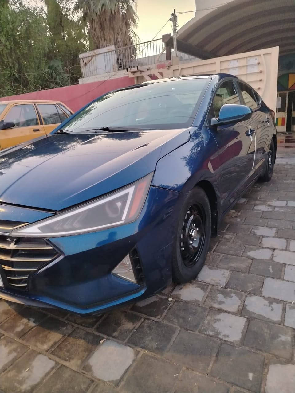 السلام عليكم
النتر 2019 وراد امريكي ماشيه 40 الف حقيقي  السياره نص فول حادثه دعاميه وشويه من البنيد مابيهه اي تبديل
السياره عله وضع الوكاله  مجودره ومتطلع هوايه السياره مال بيت  بيهه  تخم تاير واشاير مري و ABS و3 انضمه قياده والكير AT بأسمي ورقمهه انكليزي والسياره كامله ومابيهه اي نقص مكانهه بغداد الشراي يتصل وبي خير ويدلل *********** بي واتس

نص مكتوب في الصور:
- 5NPD84LF2KH446996