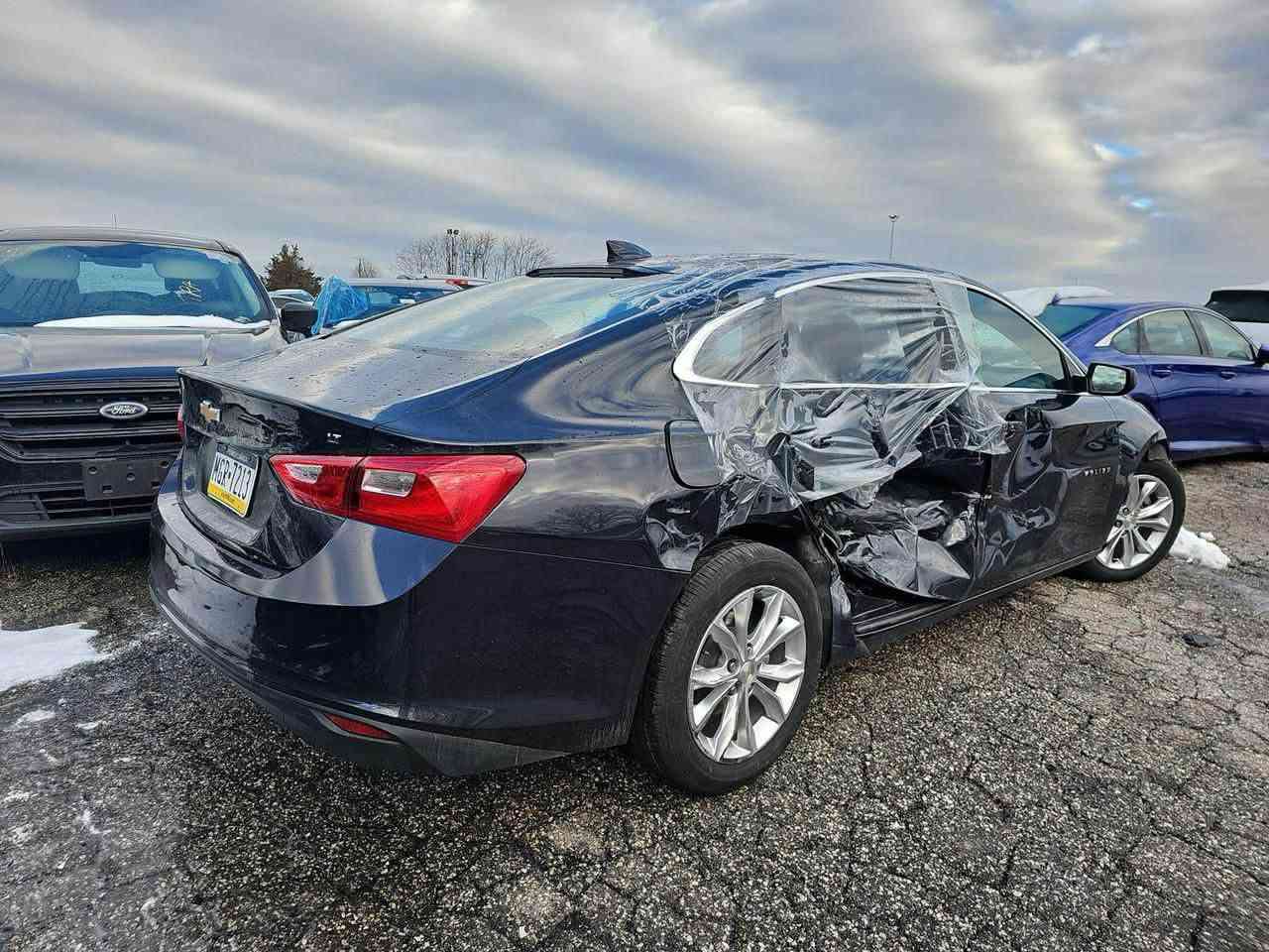 للبيع . بدون رقم . منفيس بأسمي 23LT
تبريد تدفئة ، بدون ايرباكات ، كير ومحرك كفالة ، صيانة دورية فلاتر وزيت ، بدي خارجي يرادله تعمير مثل ما موضح .. سعر 75 $ وبيها مجال ، ترايك وين متريد ، تواصل / *********** / حادث امريكا مرفق وياها /
