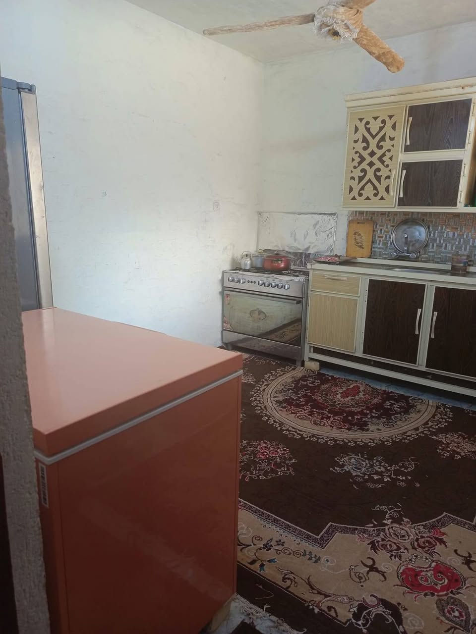 سلام عليكم بيت للبيع المكان كربلاء امن الداخلي البيت 161متر الارضيه برسلين طابو صرف كون كريت مسلح قريب ع شارع  والبيت مثل ما موضح بصوره طابق الثاني غرفه وحمام بس ناقصها لبخ وارضيه رايدينه ب95 وبي مجال بسيط الرقم ***********
