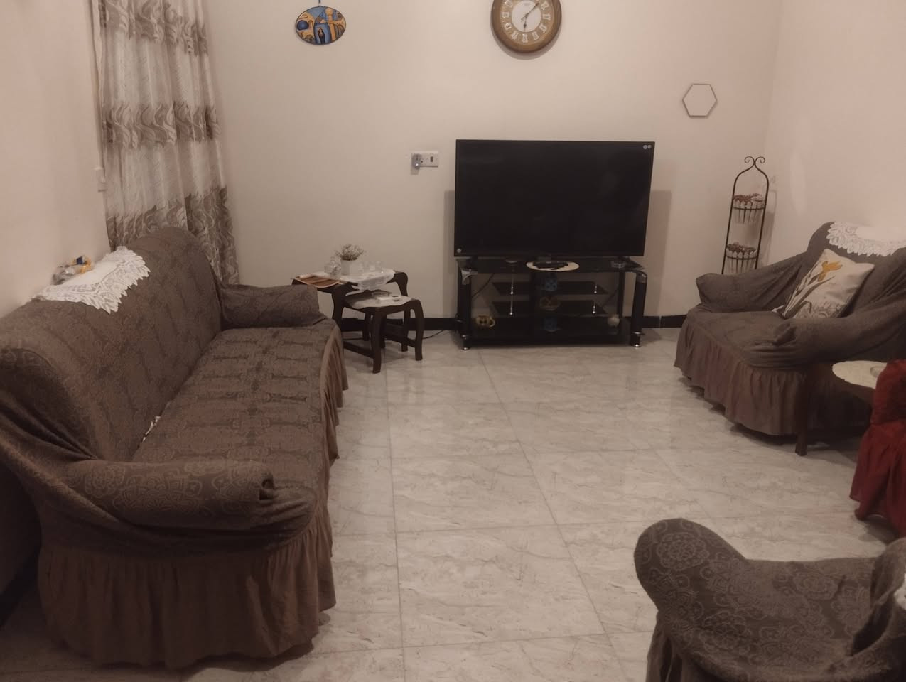السلام عليكم
تخم 9 مقاعد نظيف جدا وهذا معروض شكله بدون غطه 
300 و بيه مجال 
العنوان بغداد الدوره 
للتواصل خاص او اتساب ***********
