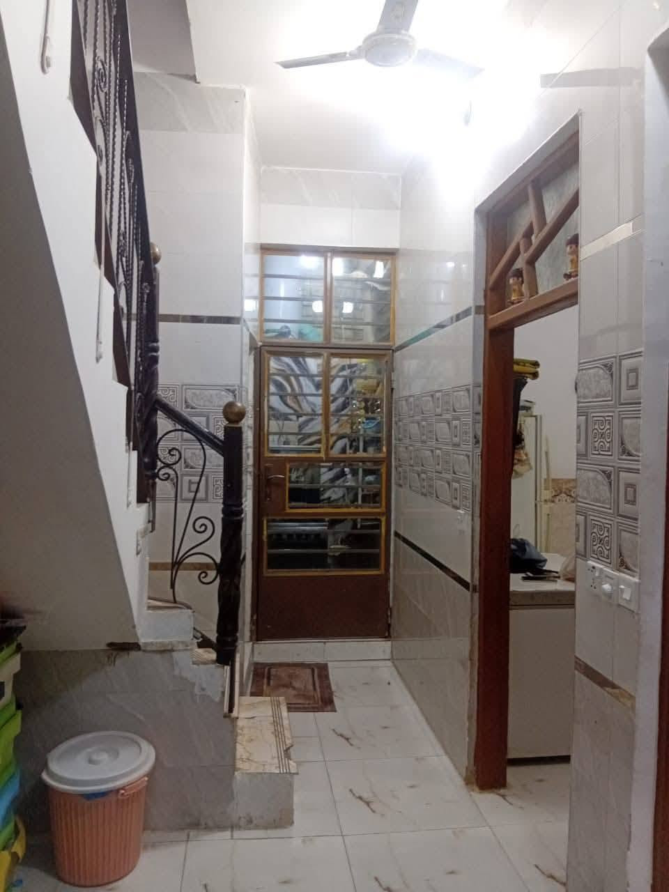 سلام عليكم بيت للبيع زراعي مساحه ٦٢ م ونص البيت نضيف مثل ماتشوفون كدامكم نضافه فول# رايده ب ٦٠ مليون  نهايته العنوان الشعب السده خلف حي المهندسين الجمعيات منطقه كامله الخدمات 
للاستفسار 
***********
