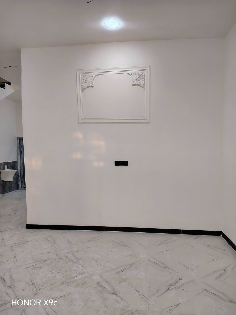 دارين للبيع بمساحه135🏠🏠
العنوان: البصره شط العرب جزيره منطقه زين العابدين
يحتوى علـّۓ  كل دار
غرفتين منام٢
أسقبال. صاله. مطبخ
صحيات داخليه خارجيه
مع كافه الخدمات متوفره
الموقع مميز وقريب لشارع العام الرئيسي الاربع سايدات
نوع طابو صرف زراعي بأسم عراقي
السعر 73مليون وقابل للتفاوض للشراء فقط🌹
للأسفسار📲
***********☎
***********☎
