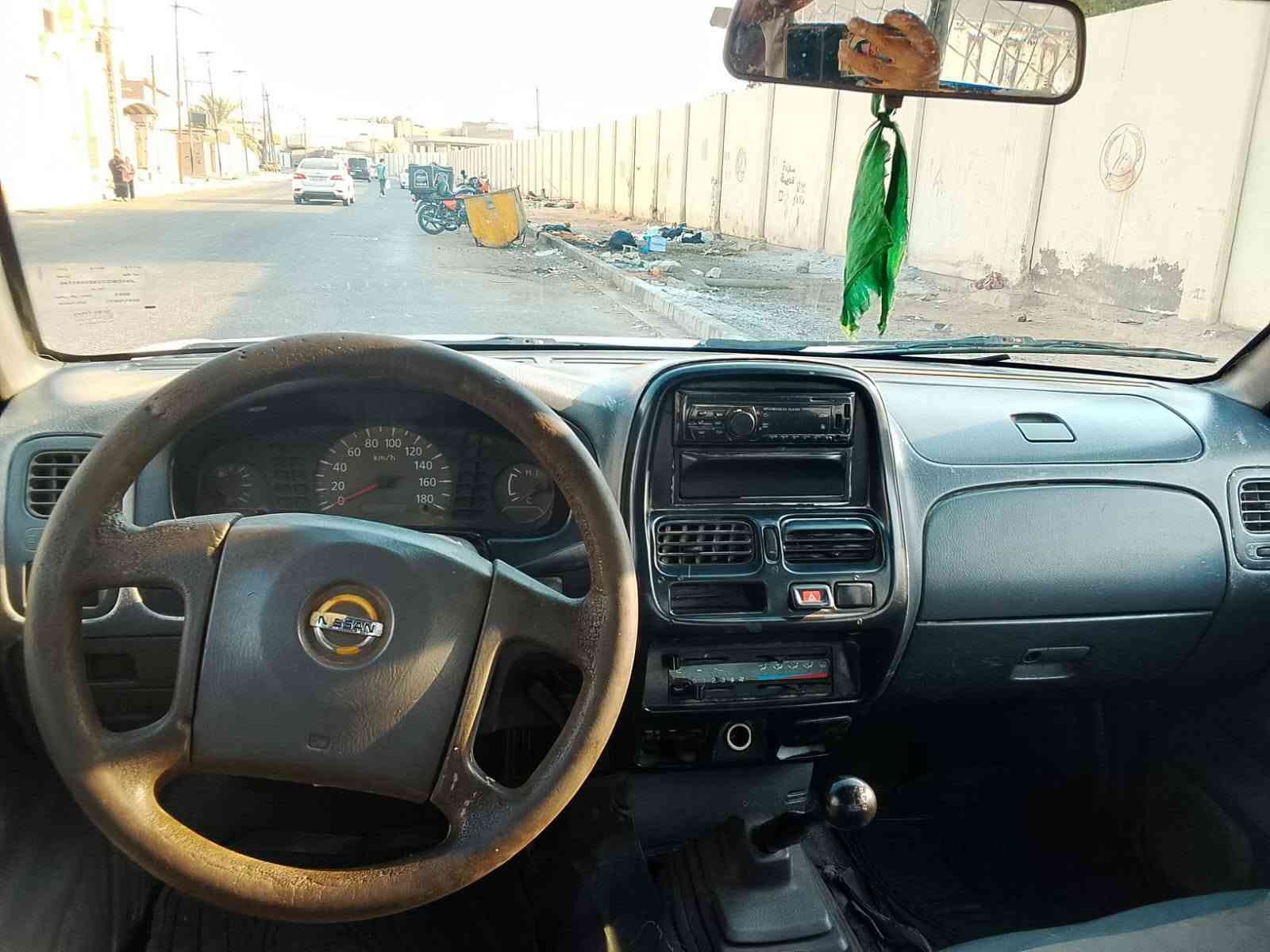 السلام عليكم
سيارة نيسان للبيع سيارة حلوه ونضيفه مكينه وكير وحداديه انضاف سنويه ل 2031 رقم السيارة واسط سعر 75 وبيها مجال 
مديل 2002 مكان بصره زبير رقم الهاتف *********** 
مكلف بل نشر
