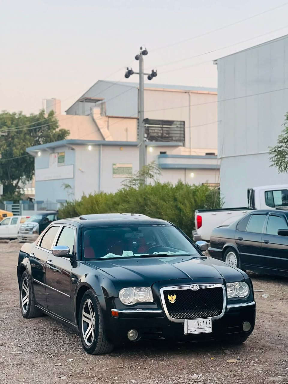 ئۆباما 2010
قەپات مواسەفات رەشی قەتران 
ماکینەی hemi V8 گیرو مەکینەو کارەبایاتی بەشەرت دە فیتەر
سلایت کوشن جلدو هیتەروو کارەبایی
سالانسەی سپۆرت چوار تایەو ویلی تازەیەژیرە 
سەیارەکە براوەیە گۆرینەوەیش ئەکەم لەسەر دل گرتن
شوین کەلار ژ.م ***********
