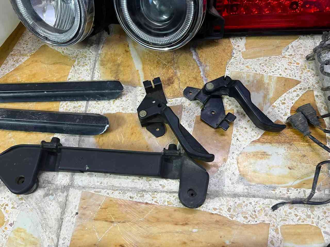 السلام عليكم
غراض زعرة للبيع دبة زراكات و لايتات حاوية 
بك لايت و لايت  تجاري جديد كارتون الزوج ب٥٠
اشاير و بلاجتكورات اصلية دشبول خلفي جديد و امامي مدوشم تكم جانبية. وتنتة بلادية  يدات بنيد طوافات و قواعد فيت بم عطرات لايت و بعد عندي هواي غراض عنواني بغداد الطالبية و توصيل موجود ***********
و الخاص مفتوح❤️
