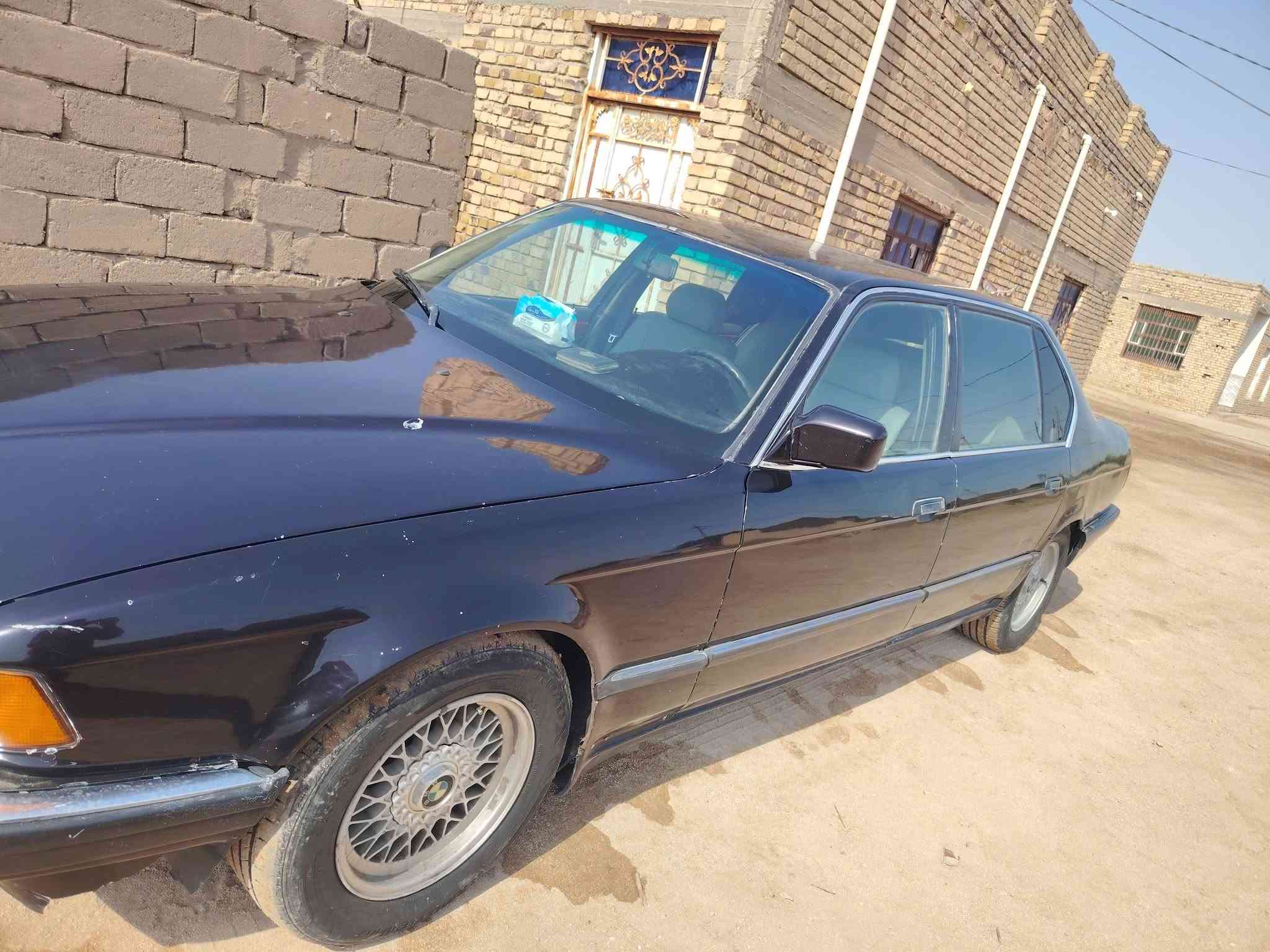 بيم ام دبليو للبيع موديل 91 حجم 735 محرك كير مكفولات فقط البك مرات يخر عدي تبريد شغال غرفه جلد جديده سياره فول حلوه حداديه تخم تاير سنويه لحد 28  رقم بغداد الماني  بيع ومراوس حسب القناعه السعر 47  ***********   *********** اتصال وتساب  مكان السياره السماوه الهلال  ملاحظه ترهم مده وقصد مع المقدمه بس مو نفس السعر العارظه
