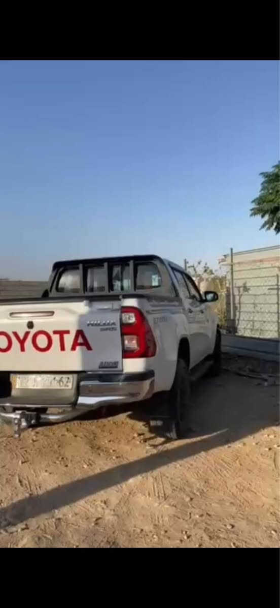Hilux ￼marzya model 2021
مه رزيه ده بل اكسل گير توماتيك ١١٥ هه زار روشتوه 
هيجي نيه جگه له يه ك دو شوختي بجوك سه نه وي هه موشتي نويه  به ناوي خومانه داوي ٢٨٥ $معامه له ***********شوين هه ولير أربيل, العراق

نص مكتوب في الصور:
- ***********