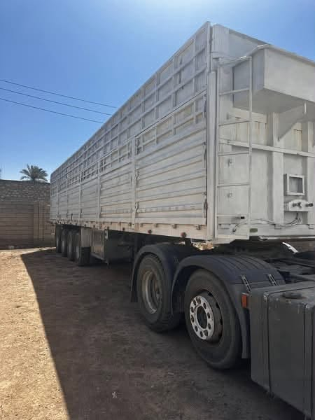 عربانه لبيع حدادي طول ١٢ ونص ارتفاع ٢/١٠ اربع محاور فرق ساف  تايرات ٢٢ ونص بس احنه شادين ١١ تخم تاير ثلاجه مطبخ تانكي ماء كهربائيات كامل بودي نضيف شراي يتصل ***********

