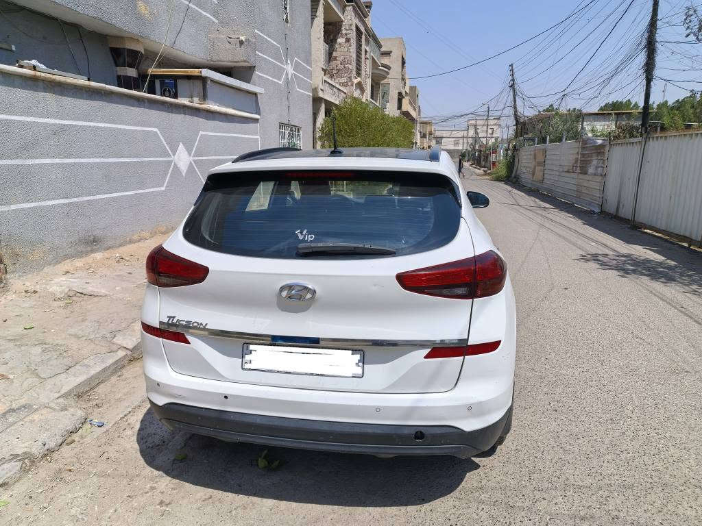 توسان خليجي موديل 2020  رقم بغداد فول مواصفات شركة الكاصد بانوراما  بصمة تشغيل وابواب ترحيب مري شفط ويه السويج تنقفل حساسلت امامي خلفي كشنات تحكم السايق والصدر خمس عدسات بالمازدة لدات بالشباك ماشيه 85 كيلو بيها سويجات عدد اثنين شاشه كبيرة وضعيات قيادة عدد 3 كامرة دوارة
بيها صبغ نصف بنيد ونصف جاملغ الايمن بدون دواخل فقط صبغ  ورصعه بالباب الخلفي سيارة بيها تخم تاير جديد تبريد محرك كير مكفول سعرها 173 ورقة وبيها محال بسيط رقم الهاتف *********** بغداد حي الجهاد بغداد, العراق
