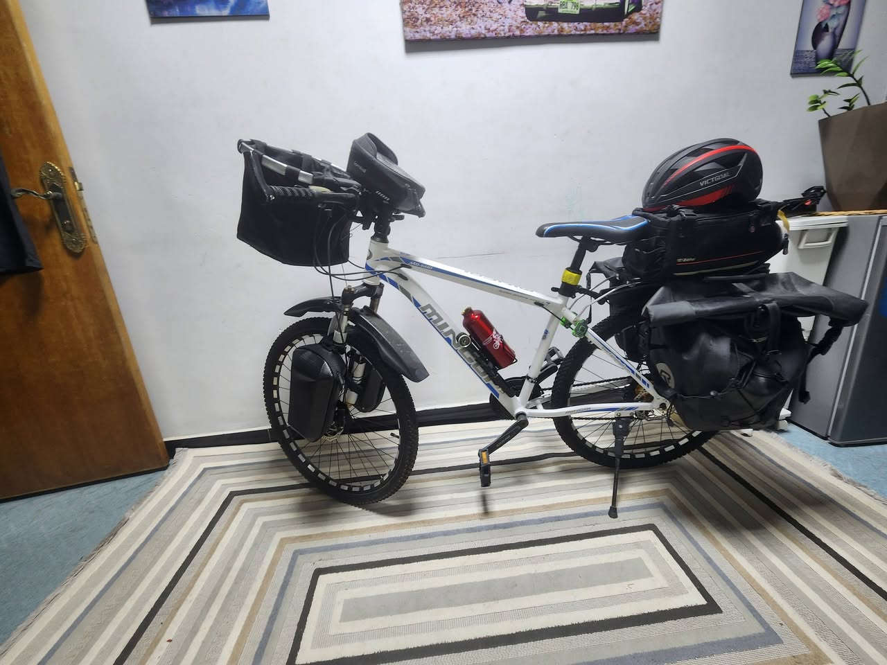 🚲 دراجة هوائية MTB للبيع
🔹 الشركة: MINGOI
🔹 النوع: Mountain Bike / جبلي
🔹 المقاس: 26 إنچ
🔹 فرامل ديسك أمامي وخلفي
🔹 گيارات متعددة
🔹 مساعد أمامي
🔹 إطارات CST MTB
🔹 الدراجة مجهزة بشنط سفر أمامية وخلفية + حامل أغراض
🔹 وياها خوذة
🔹 الحالة: جيدة وجاهزة للاستخدام
💰 السعر: 350,000 دينار عراقي
📍 المكان: كربلاء
الرقم ***********
