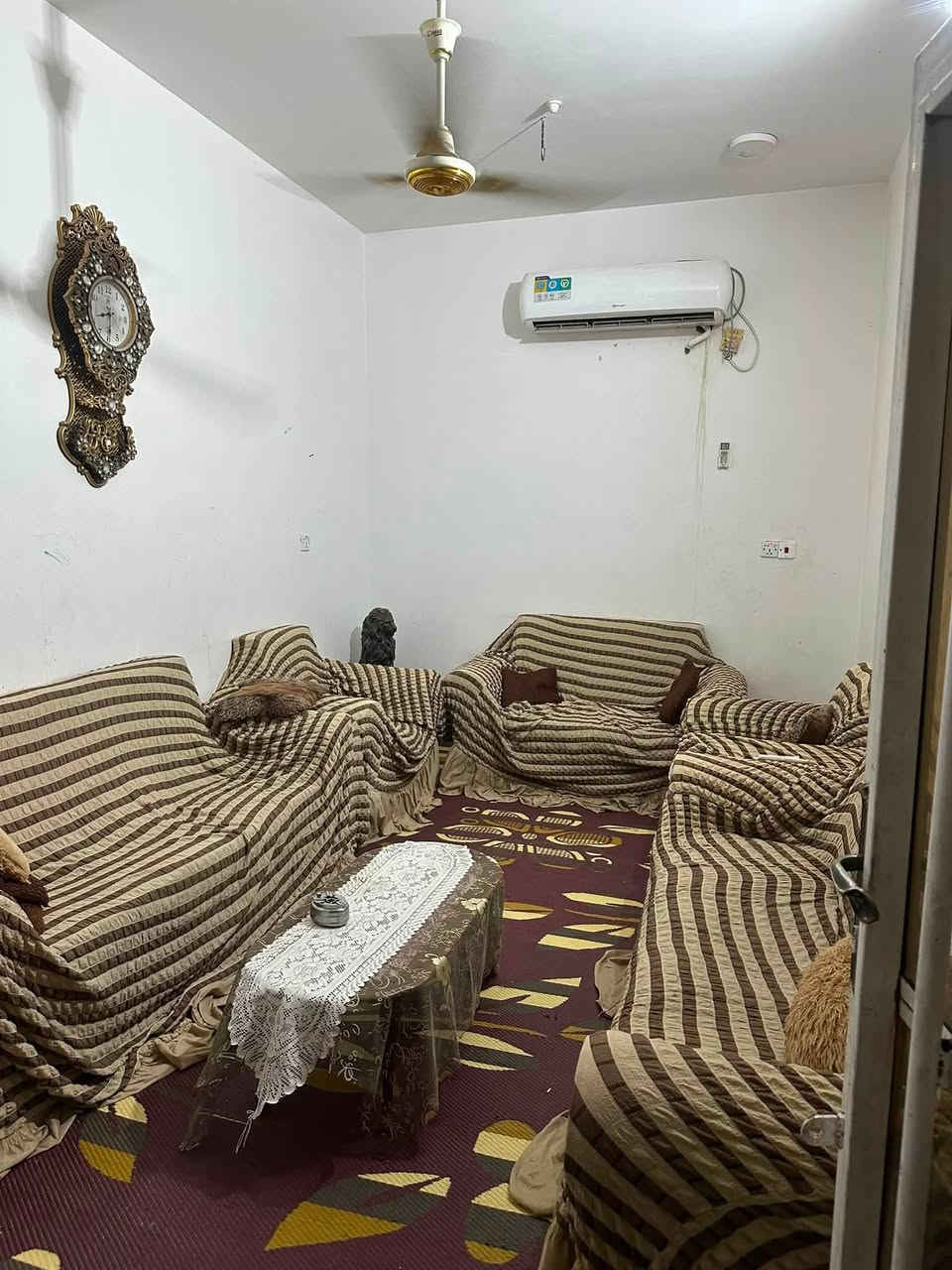 ‏يا الله دار للبيع طابو صرف نجف حي ميسان

‏قطاع 22 قرب شارع البريات المساحة 97 متر

‏بناء جنائ ركن صب كون كريت

‏غرفة.      صالة.      مطبخ     استقبال

‏الصحيات الداخلية وخارجية السعر    110. مليون

‏وبي مجال""""
""""""""""""""""""""""""""""""""""""""""""""""""""""
                 ‏مكتب أبو حوراء الحسناوي للعقار

  ‏الاتصال ***********.   و. ***********

‏عنوان المكتب نجف حي ميسان شارع الكيات مقابيل السوق الأخير ￼

‏              إدارة أبو حوراء الحسناوي عقار
"""""""""""""""""""""""""""""""""""""""""""""""""""""""
