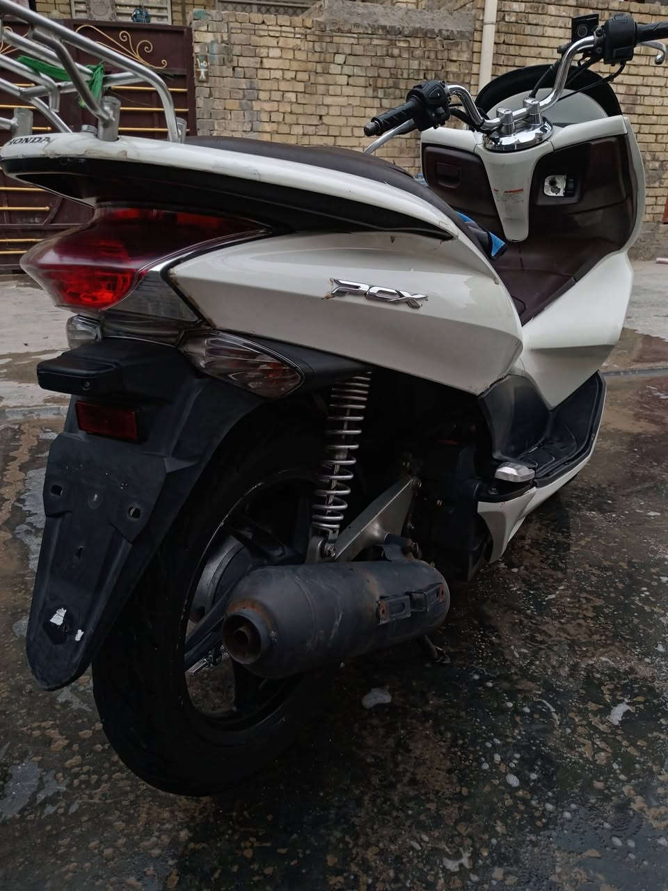 سلام عليكم
دراجه للبيع pcx جيل الاول 
مقفوله عامه مكينه خرسه  كهربائية كامله
سعر مليون وبيهة مجال للطيب 🌹 
رقم ***********
