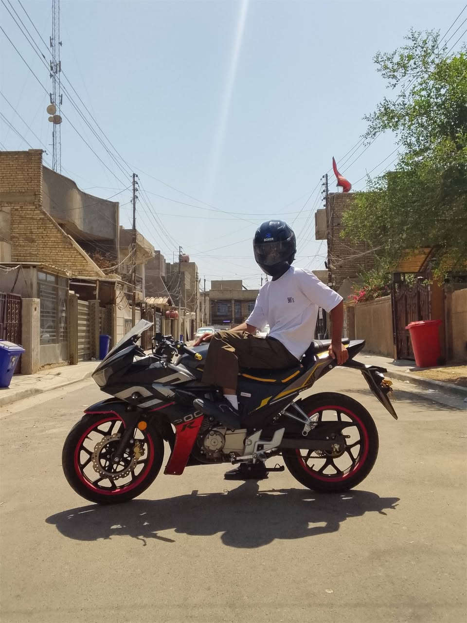 دايوان R200 
كفالة عامة اوراق كاملة كن من سيزر بيهة تلحيضات فايبر كلاس بل كفر سرعة 150 ماشية 6000 السعر 1700 وبيهة مجال للطيبين 
عنوان الدورة ***********
