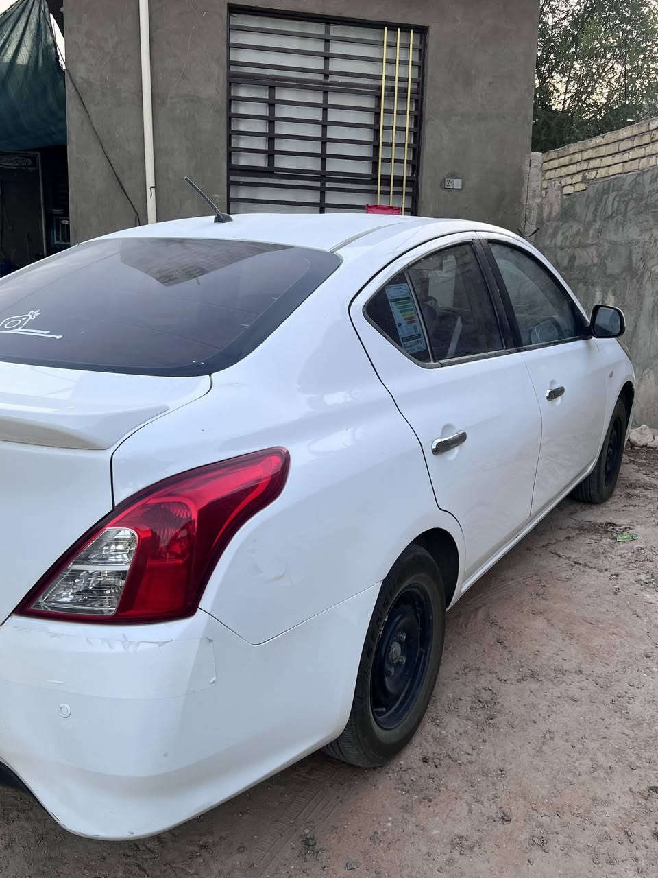 سلام عليكم للبيع نيسان صني هندي مديل 20 مكفوله بيه فقط باردات تبريد ثلج سياره نظيفه رقم أربيل المربع بيه تخم تاير مكفوله من الصبغ و التبديل ماشيه 160 سعر 90 وبيه مجال قليل مكان نجف ***********
