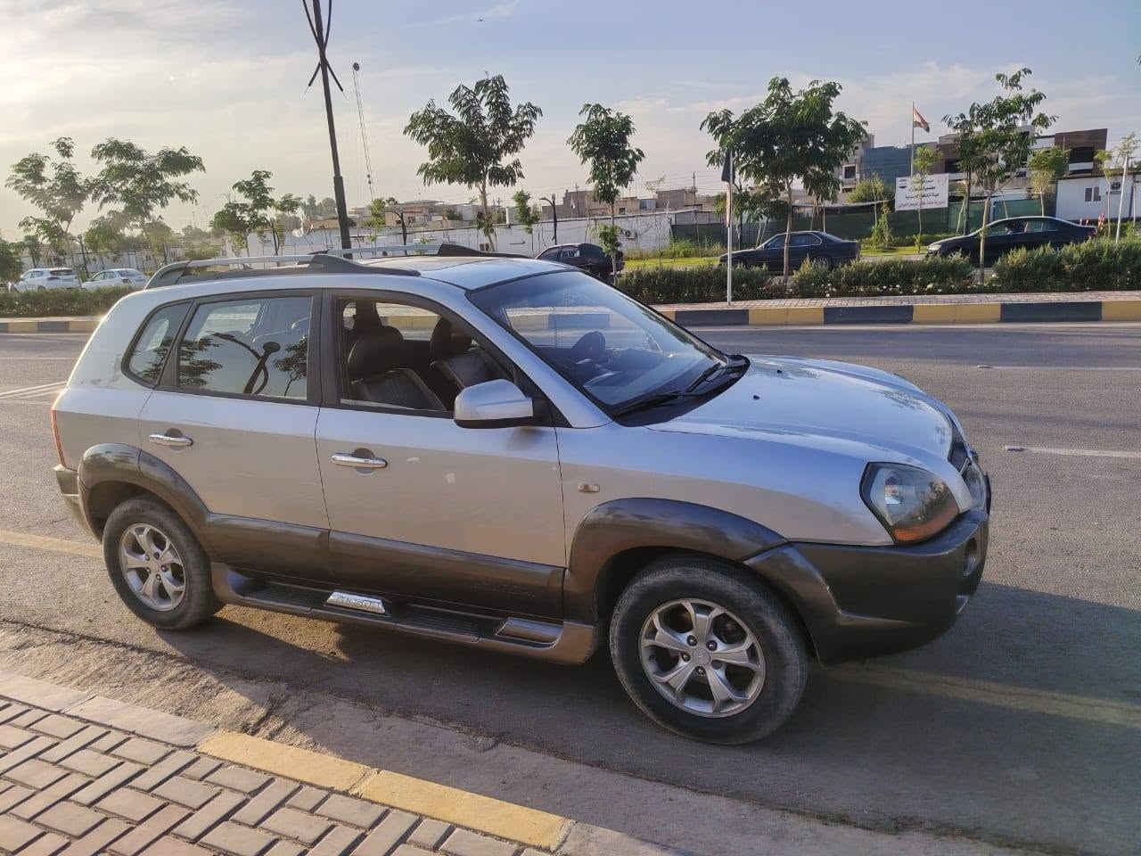 السلام عليكم
متاح سيارة تُكسن ٢٠٠٩ محرك ٤ vvt 
خليجي سنوية جديدة باسمي رقم نينوى
كوبون بانزين، سلايت، تبريد فول، سيارة نظيفة ما تحتاج اي شيء بوند مصبوغ، والصندوق فقط كلير
١١٠$
موصل جانب الأيمن قرب المطار

 ***********
***********
