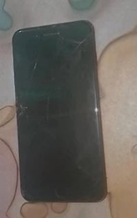 ايفون ٧ • ١٢٨ • شاشة مكسورة