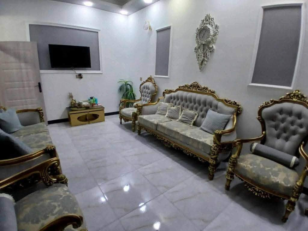 بيت للبيع زراعي سند 25 دور الزراعه الثانيه مساحه 110 متر
وجه 5 ونزال 22 بناء سنه 2024

طابقين 3 غرف نوم وصاله واستقبال ومطبخ كامل فول خدمات 

بيع او مرواس بقطعه 200 بدور الزراعه الثانيه حصرا مع الفرق

للاستفسار ***********
