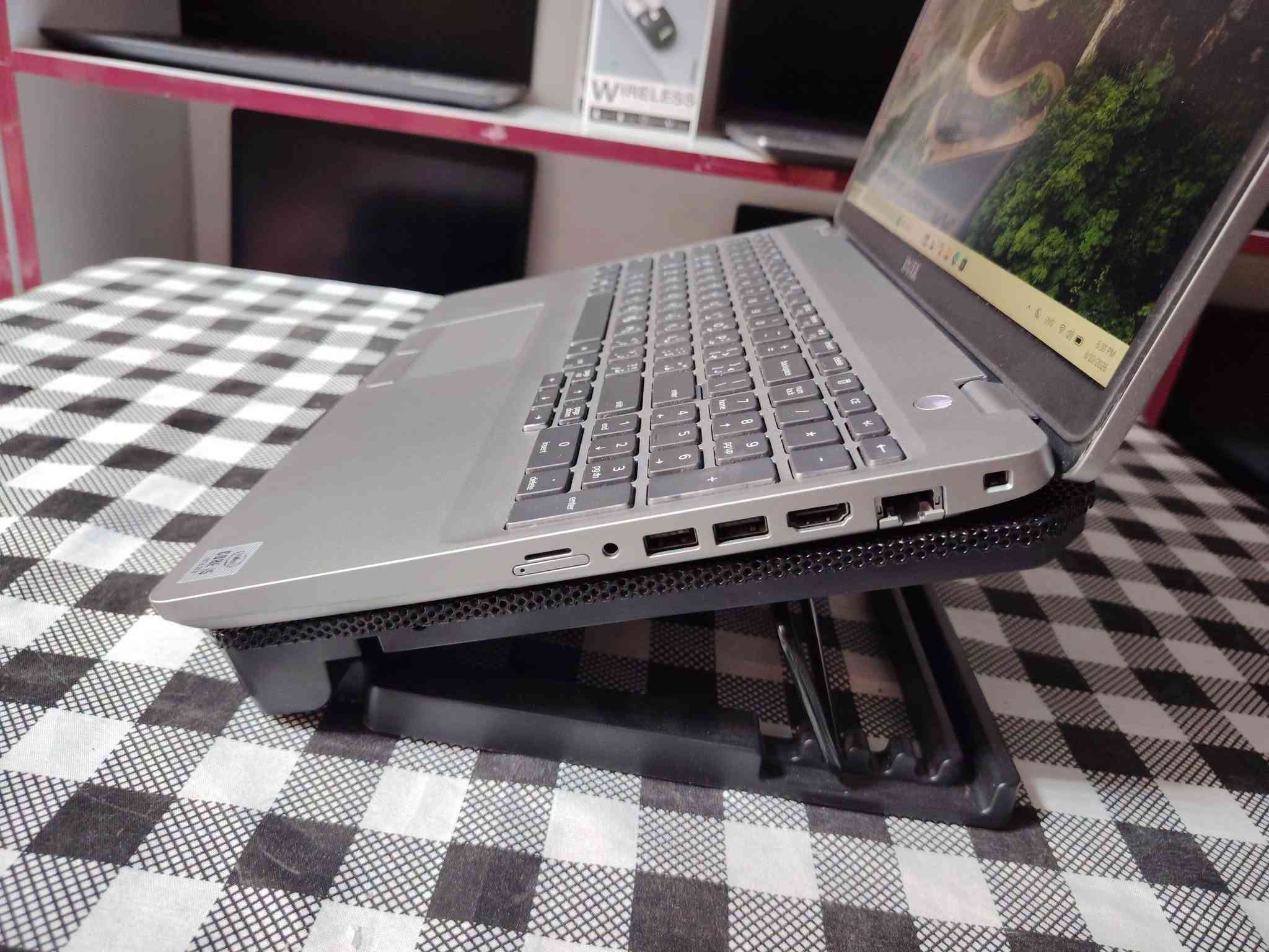 🔥 متوفر كمية حلوة 🔥

🏗️ للمهندسين وطلاب الهندسة والمصممين — جهاز Workstation عملي بكرت NVIDIA Quadro، مناسب للأعمال الهندسية والتصميم وبرامج الـCAD والمشاريع الدراسية والاحترافية.

💻 Dell Precision 3551 — قوة فئة H مع كرت Quadro P620

⚜️ المواصفات:

⚜️ المعالج: Core i5-10400H — الجيل العاشر — فئة H
⚜️ الرام: 8 كيكا DDR4 — قابل للتطوير
⚜️ الهارد: 256 كيكا SSD M.2 — قابل للتطوير
⚜️ كرت الشاشة المنفصل: NVIDIA Quadro P620 — 4 كيكا
⚜️ كرت الشاشة الداخلي: Intel UHD Graphics — 4 كيكا (ذاكرة مشتركة)
⚜️ حجم الشاشة: 15.6″
⚜️ دقة الشاشة: FHD 1920×1080
⚜️ نظام التشغيل: Windows 11 Pro
⚜️ الكيبورد: عربي / إنكليزي ليزري — بدون إضاءة
⚜️ الشاحن: Dell دائري — 130 واط

🎁 الهدايا والملحقات:
• حقيبة لابتوب
• شاحن Dell أصلي
• ماوس
• ماوس باد
• تغليف احترافي (داخل كرتونة)

🛡️ الضمان والخدمات:
• فحص اللابتوب ومقارنة المواصفات والنظافة قبل الاستلام عند المندوب.
• ضمان أسبوع كامل بعد الاستلام.
• تنصيب البرامج الأساسية وOffice حسب الطلب.

🚚 التوصيل: التوصيل متوفر إلى جميع محافظات العراق

📞 للحجز أو الاستفسار (متوفر واتساب):
*********** – ***********

📌 موقّعنا: بغداد الأمين الثانية

📦 العدد المتوفر: كمية

💰 السعر: 525,000 دينار عراقي
