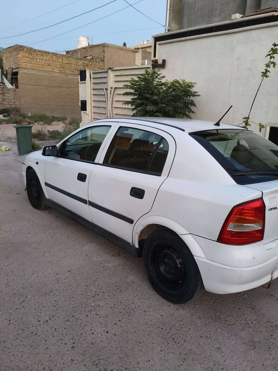 اوبل استرا 2002 محرك 1600 مسكر
الكير والمكينة شرط 
تخم تاير جديد 
باتري جديد 
داينمو جديد
تبريد ثلججججج 
السيارة بلادية 
وكاملة مابيها اي نقص متذب عليهه ربع 
السعر 53 قفل 
او مراوس نزل شنو عندك 
المكان بغداد العامرية 
لتتواصل ***********
