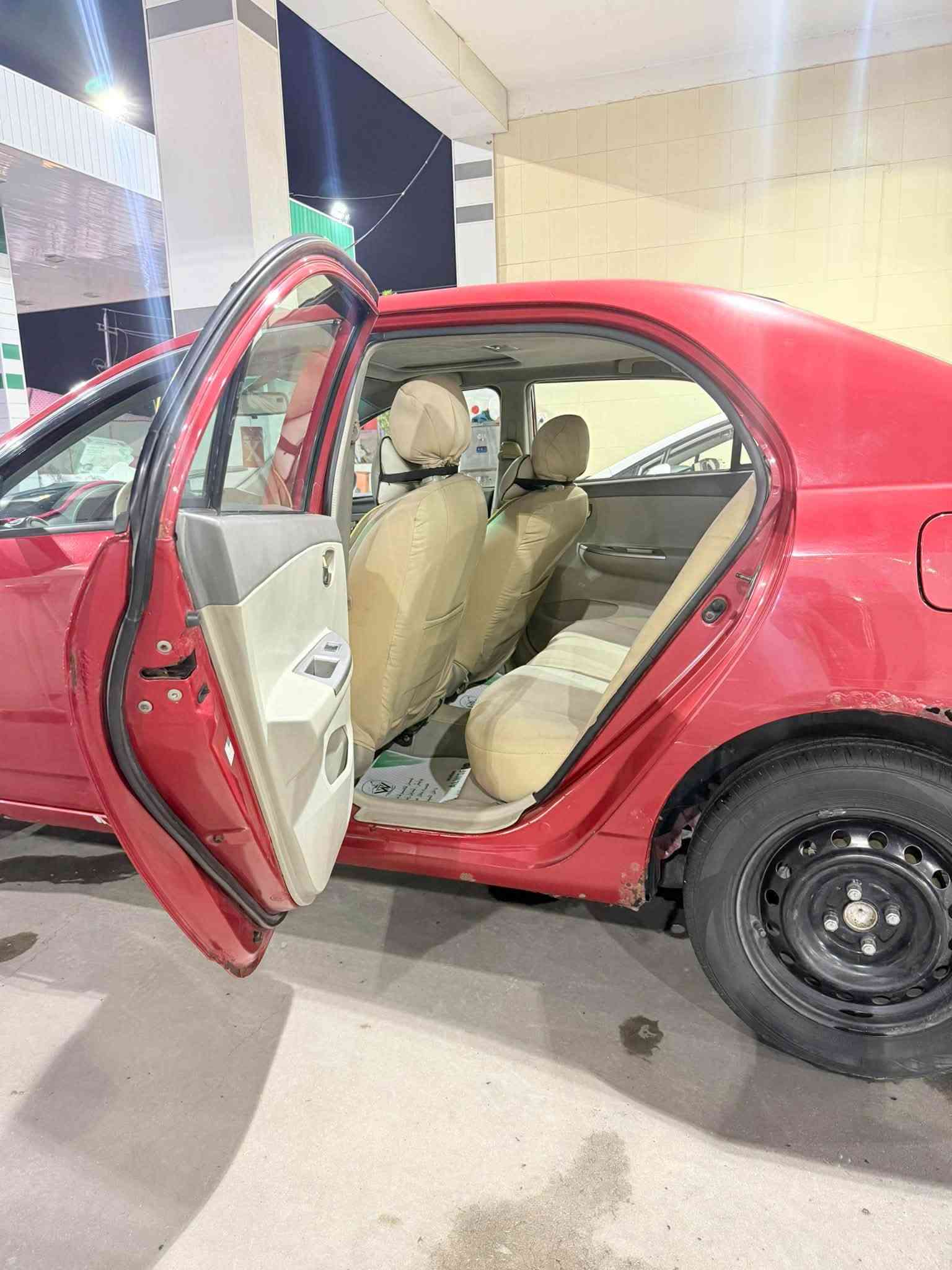 BYD G3 2016
محورة كير ومكينة كورلا نحلة 1800 

السيارة مواصفاتها : تبريد شغال ، شاشة ، بصمة ، فتحة ، زنون ، دوشمة ، ارضية جلد ، تايرات زوج امامي جدد ، حدادية 100‎%‎ كلها جديدة حتى المشط ، سنوية بأسمي الى 2030 ، السيارة مامتعوبة استخدام شخصي وجاهزة تماما 

ملاحظات السيارة : تنقص دهن ، البدي كما موضح في الصور ، خياس ، جراد في البنيد والقمارة ، بدون صبغ او ضربة 

للبيع السعر 50 وبيها مجال بسيط .. مكانها البصرة القبلة ..
للاستفسار مراسلة الخاص او الاتصال على الرقم ***********
