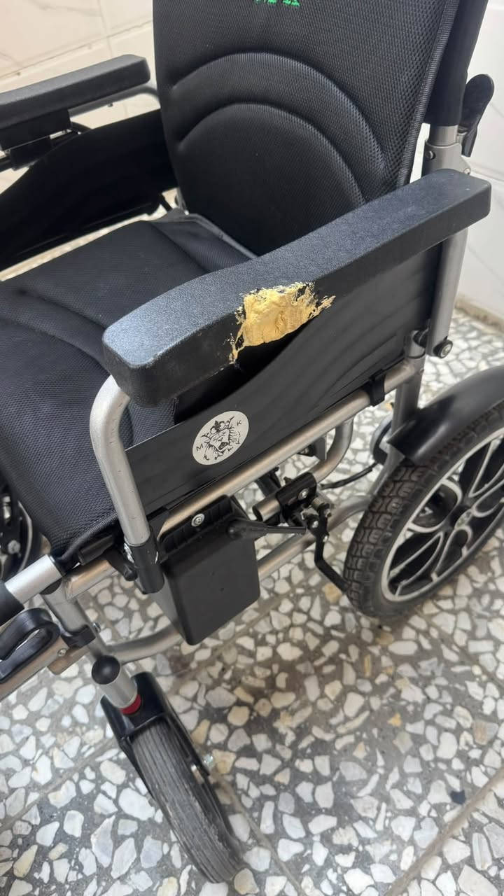 السلام عليكم
كرسي كهربا mk للبيع نضيف جداً بطاريات نضيفة شاحنة موجود الكرسي يتطبك ويصير بالصندوك سعره 400 بي مجال عنوان بغداد رقم الهاتف ***********
