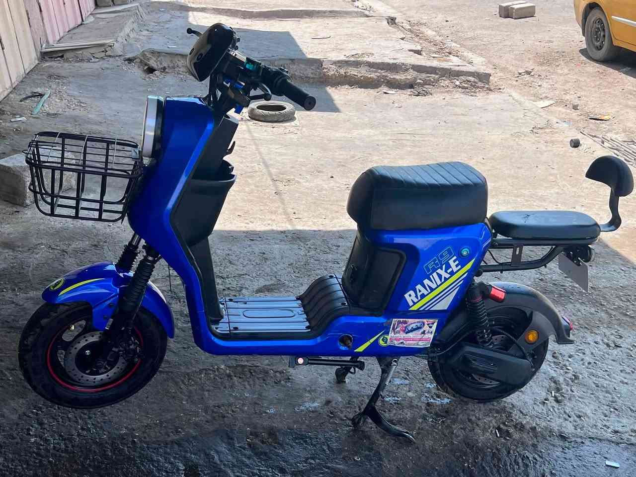 R9  للبيع نضيف ٥ بطاريات اكبار جديد اي نقص مابي ***********

