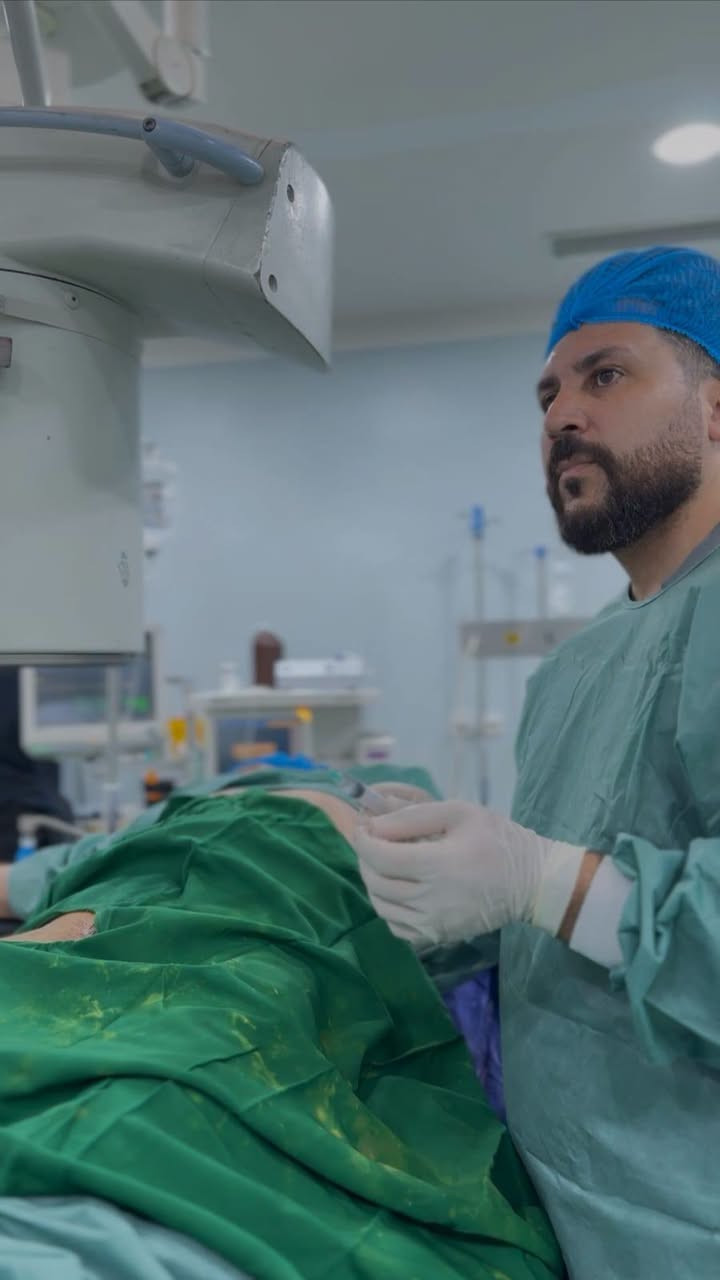 تواجد الدكتور عدنان حسن الجبوري اخصائي طب ألم الأعصاب والفقرات والمفاصل والصداع المزمن في مستشفى الحارث الاهلي ابتداءً من يوم الاثنين  ٢١/٩ والى نهاية الشهر الحالي

نص مكتوب في الصور:
- الدكتور عدنان حسن علي تخصص دقيق في طب الألم التداخلي وقسطرة الفقرات علاج ألم المفاصل والأعصاب والفقرات والشقيقة والصداع المزمن دكتوراه بورد في طب الألم زميل المجلس العراقي للاختصاصات الطبية *********** ***********