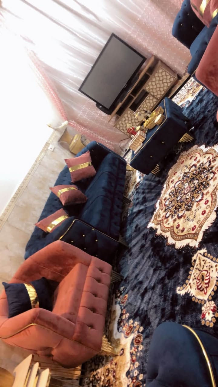 اغراض مستعمله للبيع طخم 500 والتخوته الواحد على 40  الاتصال على رقم ***********

