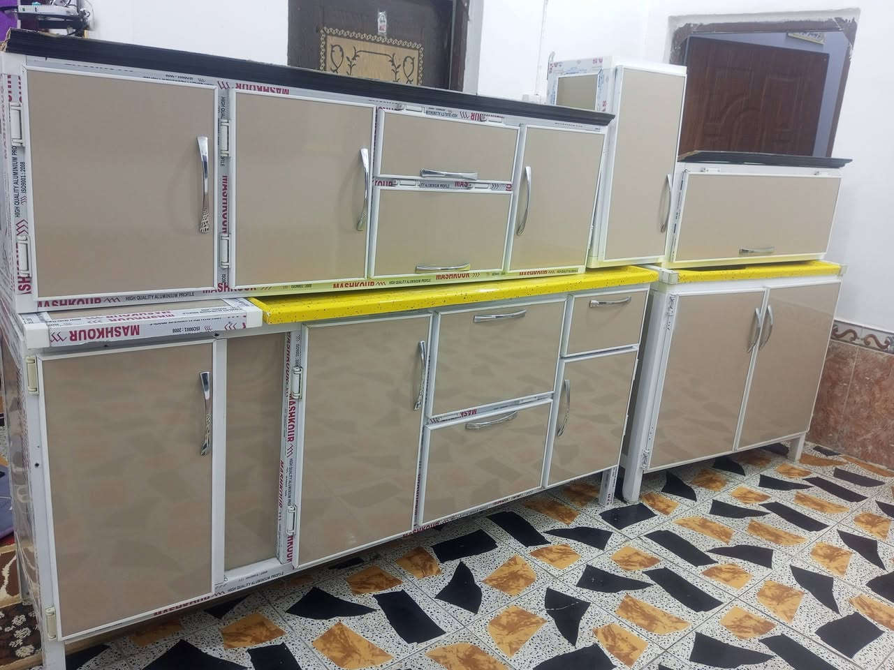 يا رزاق للبيع السعر 450 استخدام قليل تسكام ويه السنك يصير ثلاث أمتار كله مرمر الشراي يراسني خاص ادزله الفيديو والعنوان ***********
