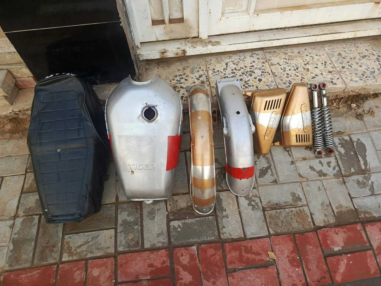 قطع غيار • غراض للبيع • متفرقات
