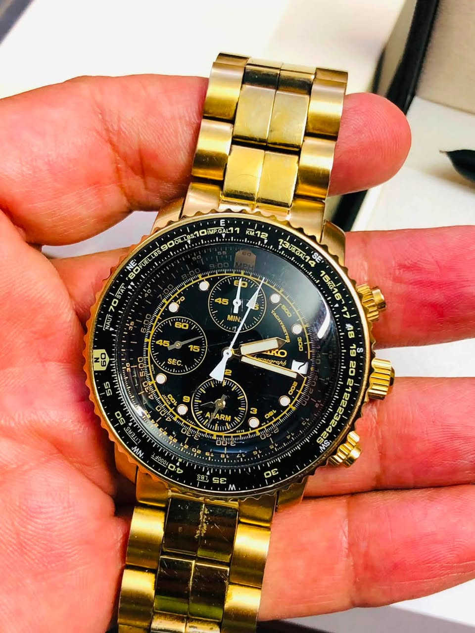 ساعة سيكو ( SEIKO) فلايت بايلوت  
ياباني اصلي كونكراف 
طلاء ذهب 
مقاوم للماء عمق 200 متر 
القطر ٤١ 
للاتصال ***********
