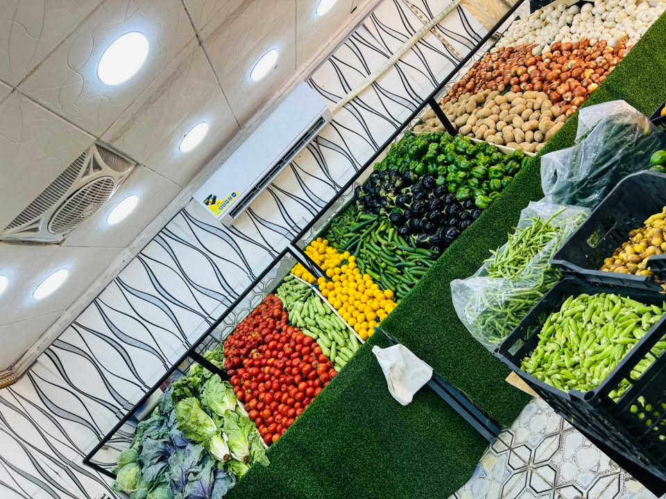السلام عليكم محل خظروات وفواكه للبيع  جاهز للاخير 
سبب البيع عدم التفرغ لوجود عمل اخر
البيع كلّ الملحقات
عنوان المحل شارع المثنى 
الاستفسار ***********

نص مكتوب في الصور:
- ***********