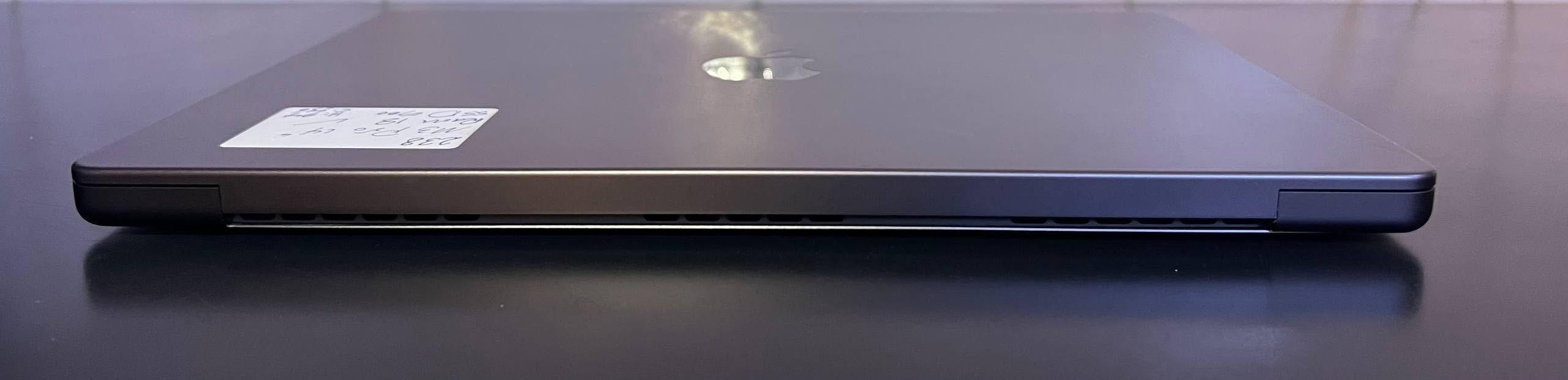 ماك بوك برو 14 انش • M3 Pro • 18 جيجا رام